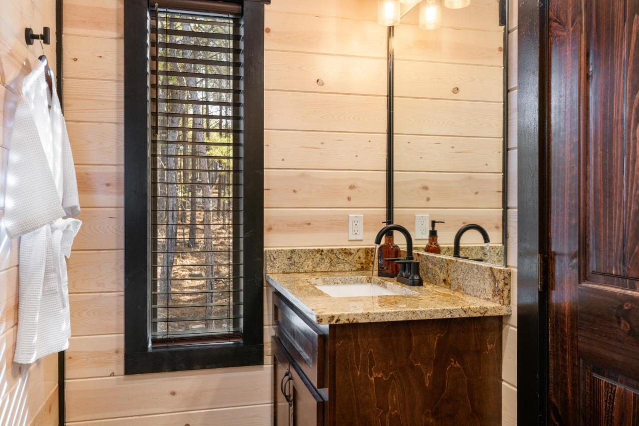New Luxury Cabin, Hot Tub, Forest Views,Hotel Style Amenities Broken Bow Εξωτερικό φωτογραφία